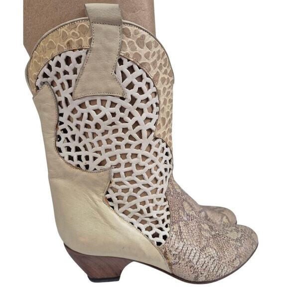 RARE VTG Kenneth Cole Leather Open Work Ivory  Snakeskin Vamp Wood Heel Boot 8.5 - Picture 1 of 8